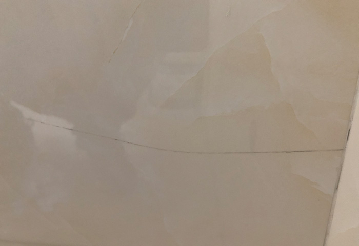 瓷磚開裂了怎么辦？瓷磚裂痕如何防治