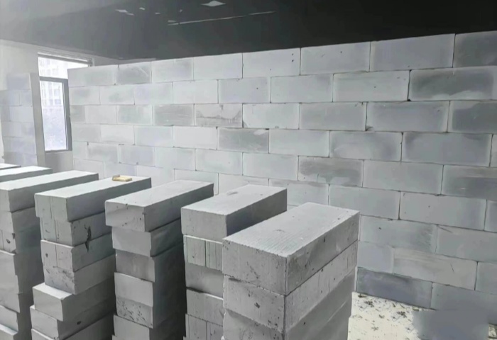 裝修砌墻，輕體磚與紅磚之選 —— 青島業(yè)主必看！