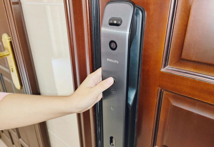  老房裝修必看！室外防盜門到底要不要換？